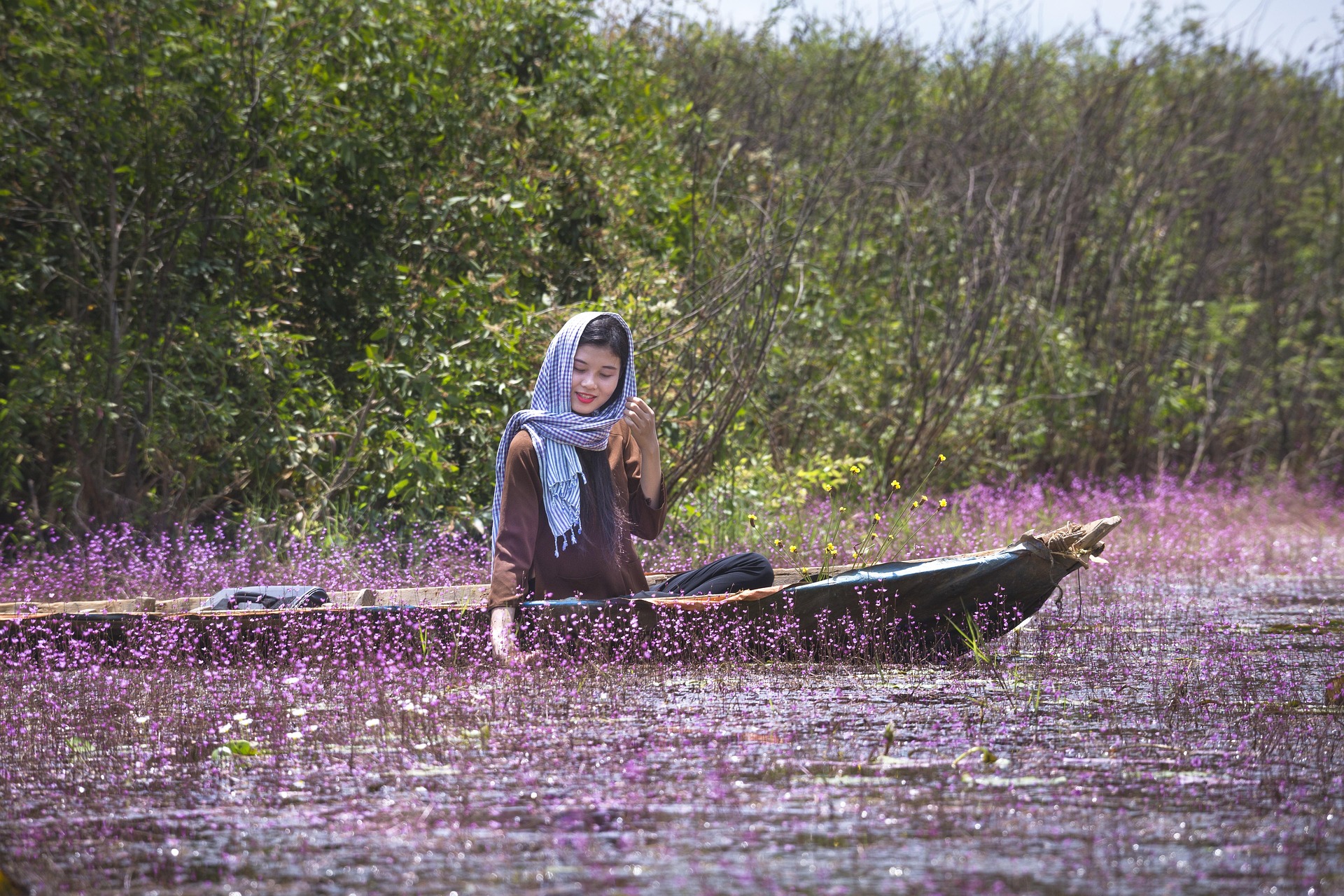 Cô gái, thuyền, girl, boat, hoa, flower,hình nền, nền, background -Quangpraha 2