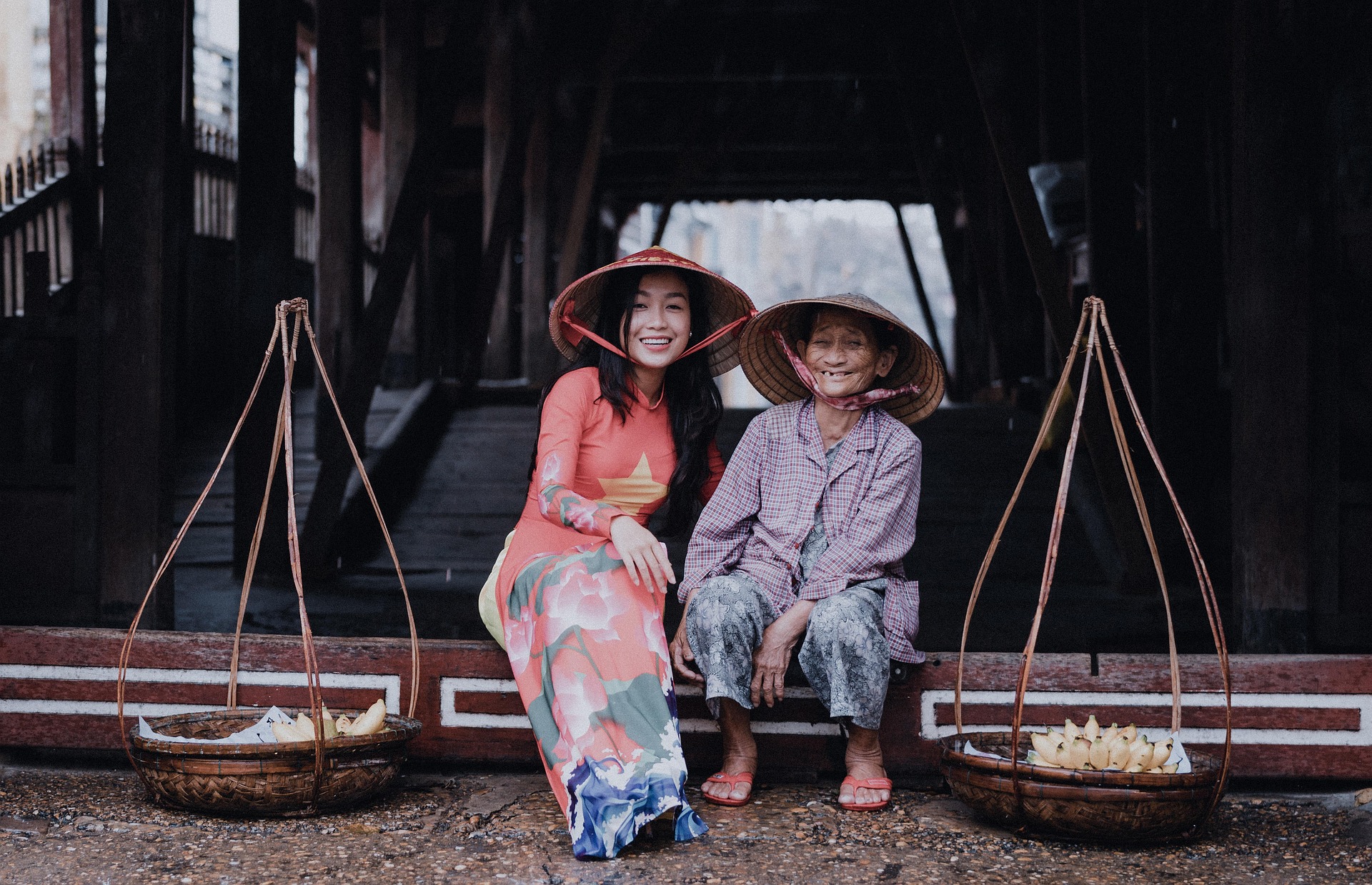 Cô gái, áo dài,Old woman, Bà già, Girl, Ao Dai, hình nền, nền, background -trilemedia