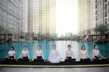 Yoga, thiền, lake, hồ bơi, group nhóm, fitness, thể hình, outdoor,ngoài trời - YogiVinh 1