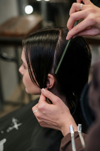 Cắt tóc, haircut, hair salon, tiệm tóc, chairstylist, thợ làm tóc, scissors, kéo cắt - cottonbro studio 3