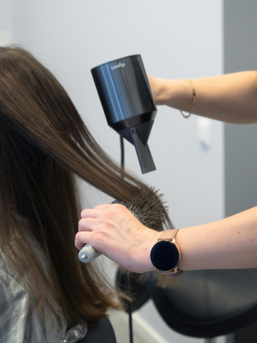 Sấy tóc, blow dry, tạo kiểu tóc, hair salon, tiệm tóc, hairstylist, thợ làm tóc- Natallia Photo
