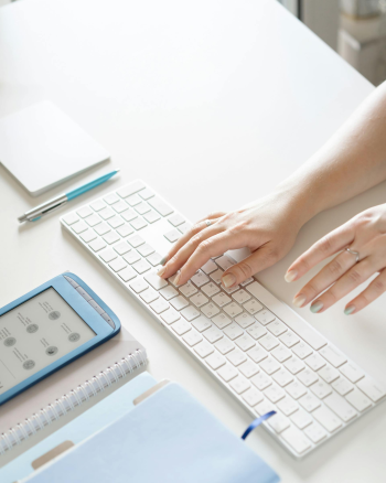 Văn phòng, office, bàn làm việc, phòng làm việc, bàn, desk, tài liệu, folder, laptop, máy tính - Анна Шаталова 1