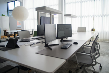 Văn phòng, office, bàn làm việc, phòng làm việc, bàn, desk, tài liệu, folder, laptop, máy tính - Kampus Production