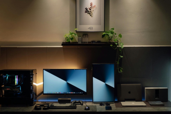 Văn phòng, office, bàn làm việc, phòng làm việc, bàn, desk, tài liệu, folder, laptop, máy tính - Minh Phuc