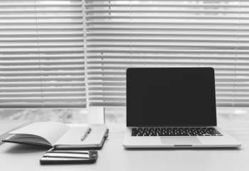 Văn phòng, office, bàn làm việc, phòng làm việc, bàn, desk, tài liệu, folder, laptop, máy tính - Negative Space 1