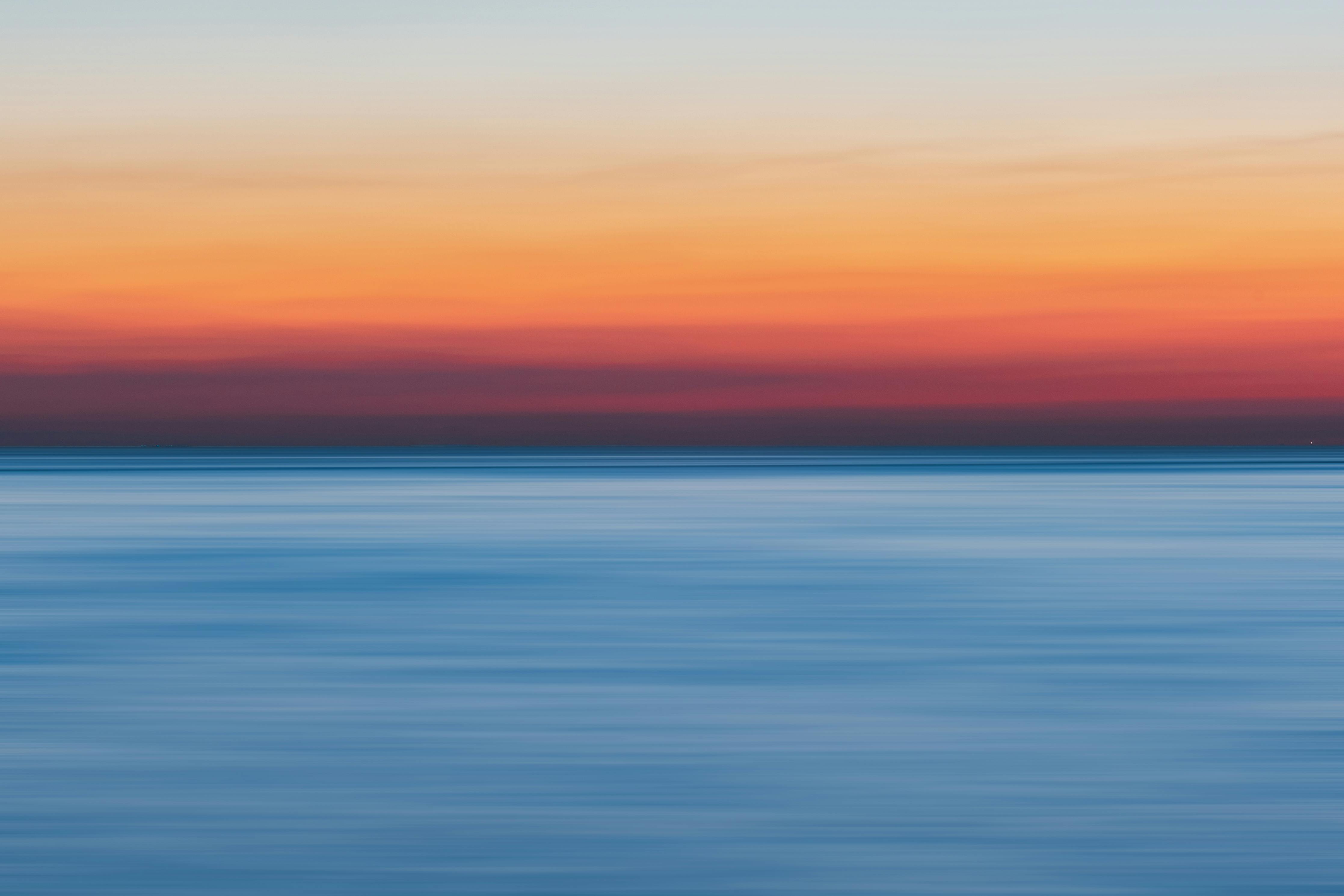 Biển hoàng hôn, blurred horizon, chân trời , gradient sky, bầu trời chuyển sắc, peaceful - Abdullah Ghatasheh