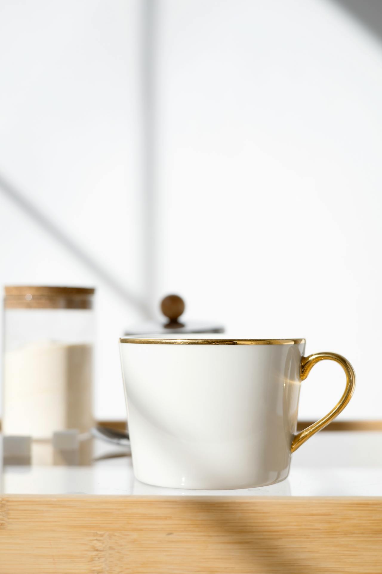 Cốc sứ, ceramic mug, white, trắng, coaster lót ly, minimalism, tối giản -  Anna Nekrashevich 2