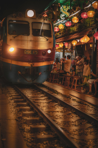 Tàu hỏa, train, Vietnam, đường ray, railway, du lịch, travel, đèn lồng, lantern - Carolin Wenske