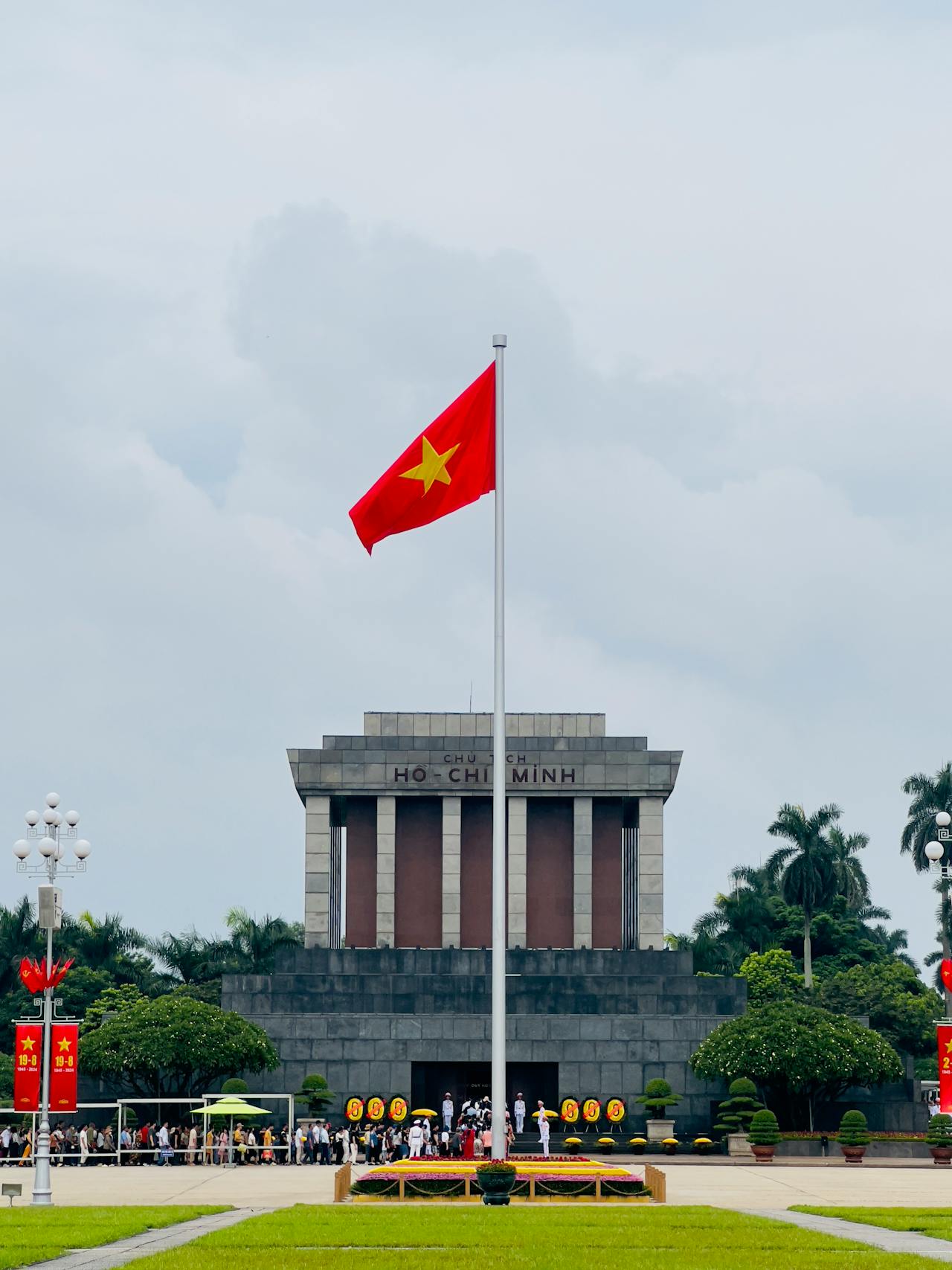 Lăng bác, mausoleum, quốc kỳ vietnam, flag, hà nội, hanoi, quảng trường, square, di tích, heritage - Dương Vi