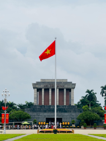 Lăng bác, mausoleum, quốc kỳ vietnam, flag, hà nội, hanoi, quảng trường, square, di tích, heritage - Dương Vi