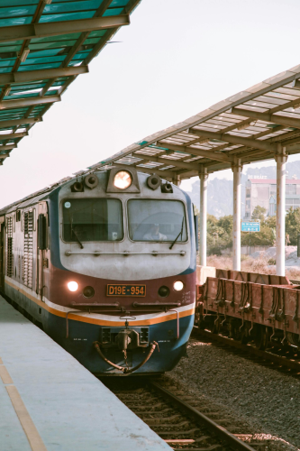 Tàu hỏa, train, Vietnam, đường ray, railway, ga xe lửa, train station, nhà chờ, platform - Đào Ngọc Dũng