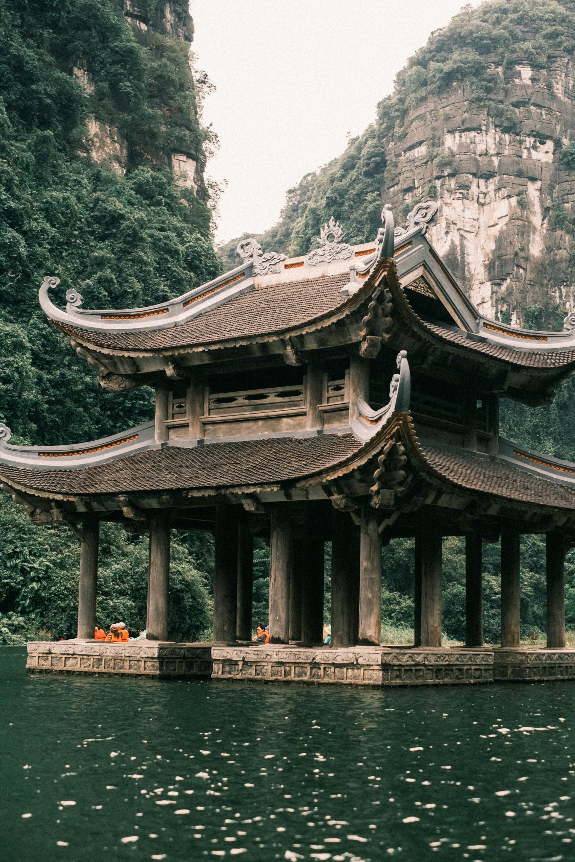 Tràng An, Trang An, Ninh Bình, thiên nhiên, nature, núi đá, rock mountain, sông, river - Quý Nguyễn