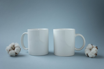 Cốc sứ, ly, white, trắng, ceramic mug, xanh da trời, blue, cotton, bông, minimalism, tối giản - KATRIN BOLOVTSOVA