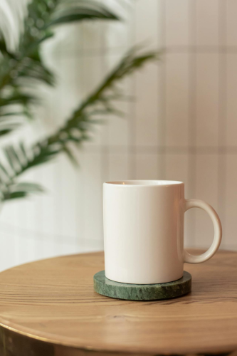 Cốc sứ, ceramic mug, white, trắng, tray, khay, minimalism, tối giản - KATRIN BOLOVTSOVA