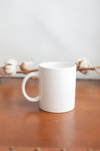 Cốc sứ, ly, white, trắng, ceramic mug, nâu, brown, minimalism, tối giản - KATRIN BOLOVTSOVA