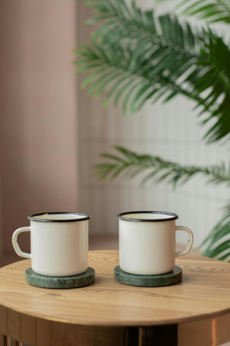 Cốc sứ, ly, white, trắng, ceramic mug, tray, khay, minimalism, tối giản - KATRIN BOLOVTSOVA