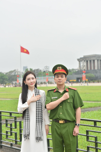 Công an, soldier,  couple , cặp đôi, áo dài vietnamese dress, lăng bác, mausoleum, cờ đỏ, flag- Felix Young