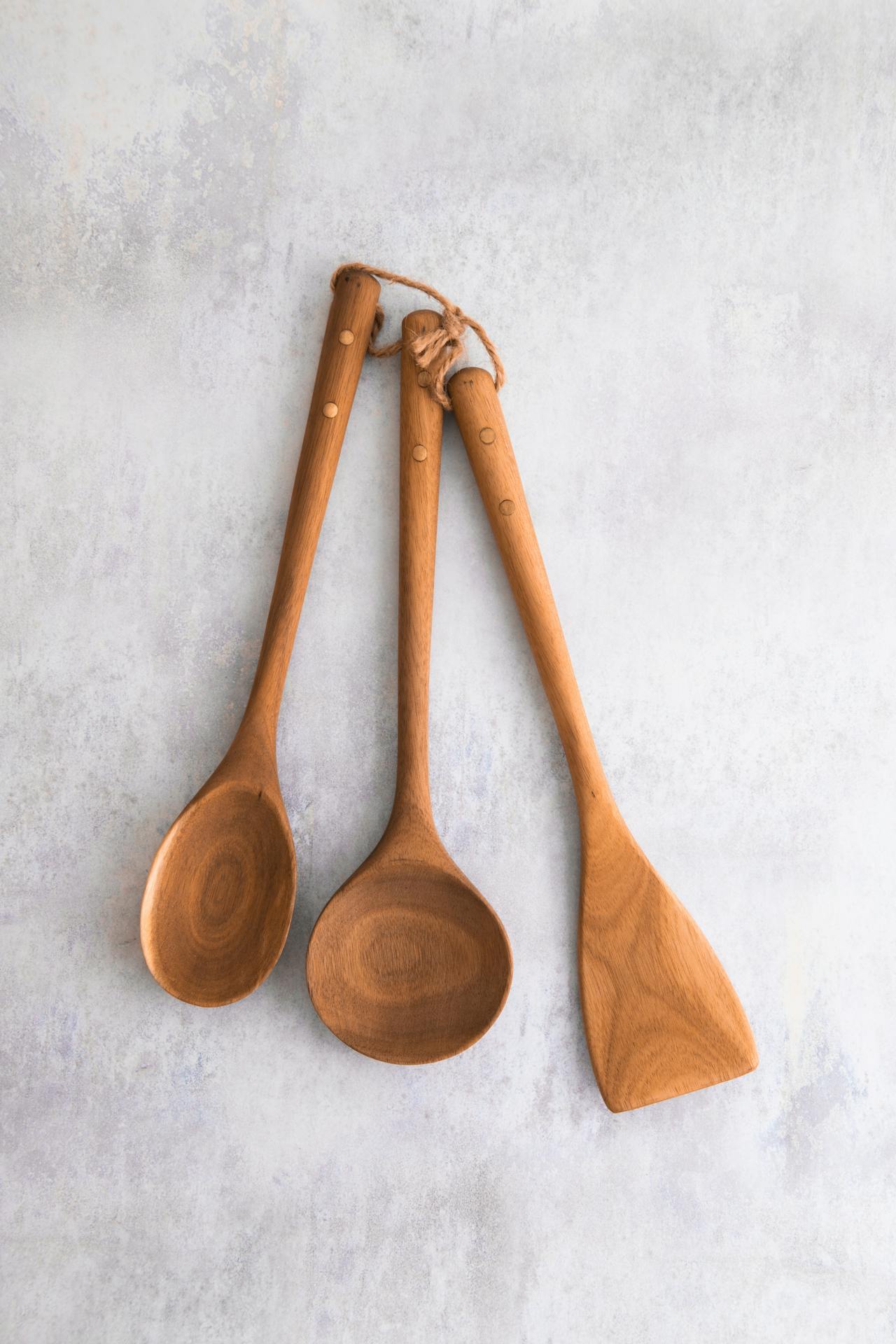 Spoon muỗng gỗ, wooden, kitchen utensil, ladle muôi, spatula sạn gỗ, dụng cụ bếp, cooking, nấu ăn - Georgie Devlin
