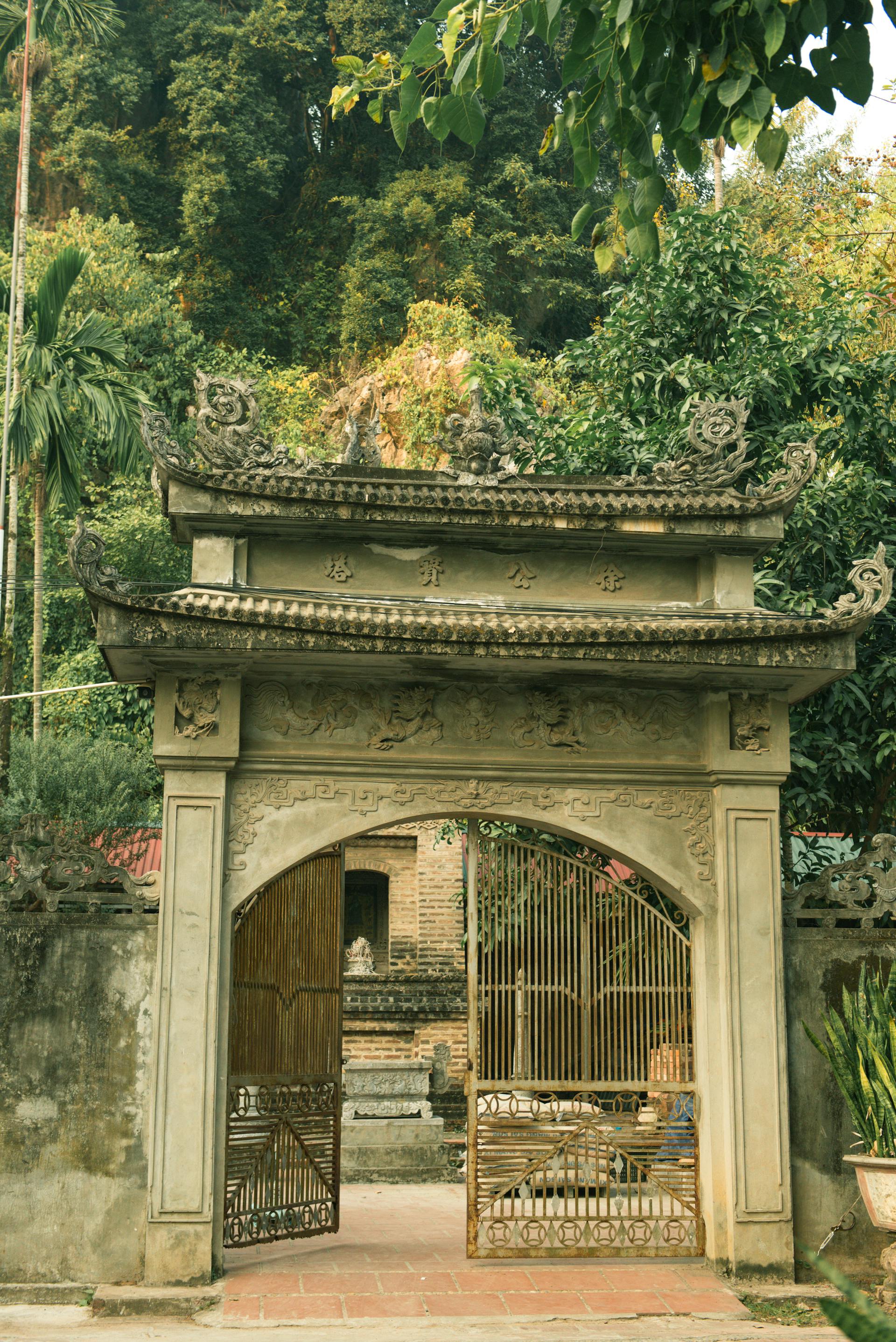 chùa Một Cột, one pillar pagoda, Hà Nội, Hanoi, chùa, pagoda, cổng, gate, đền, temple - Hieu Vu Vlog