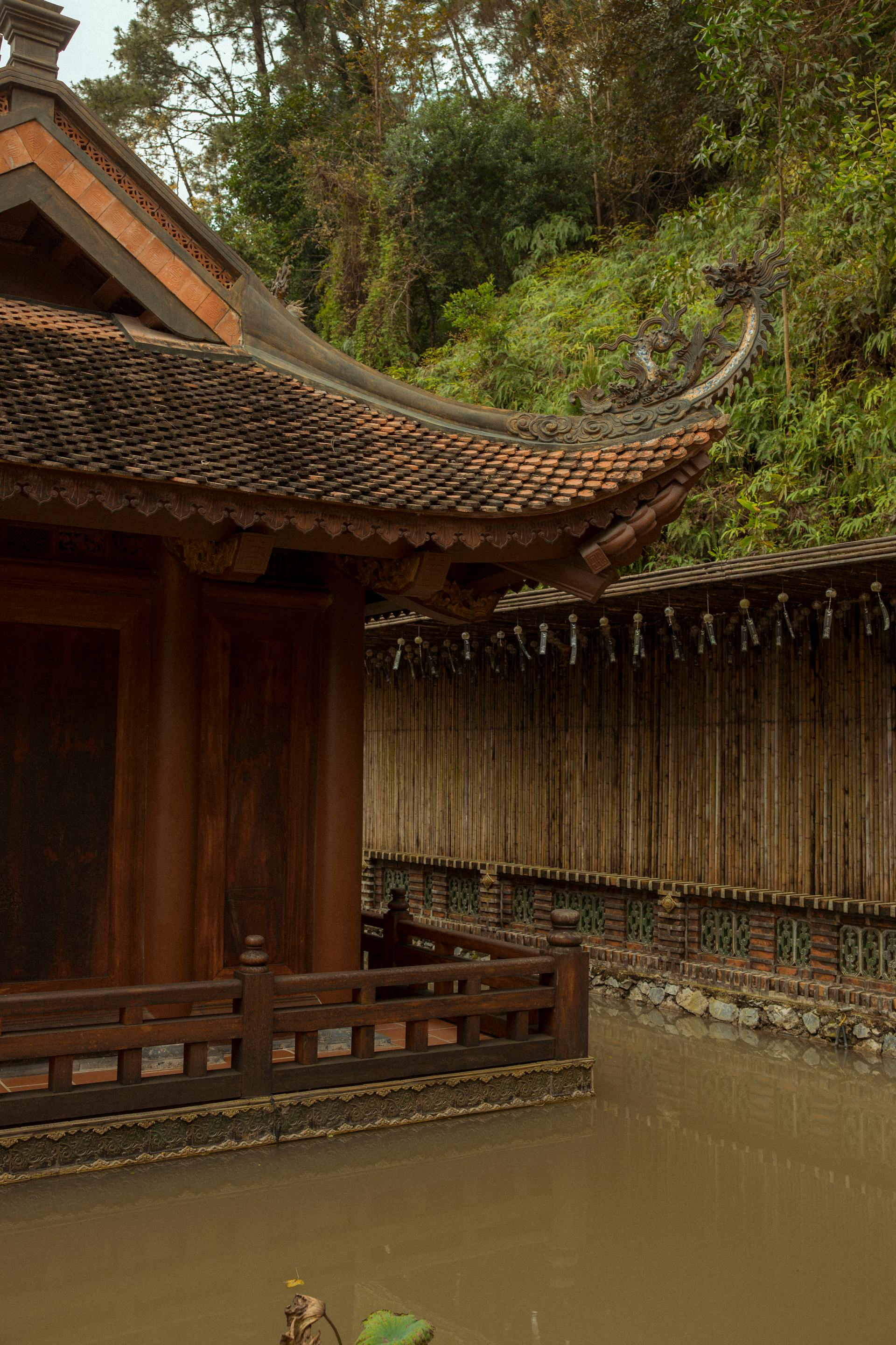 Địa Tạng Phi Lai Tự, chùa, pagoda, mái ngói, tiled roof, rồng, dragon,truyền thống, traditional, Việt Nam, Vietnam, điêu khắc, sculpture, cổ kính, ancient, ao, pond - HONG SON 3