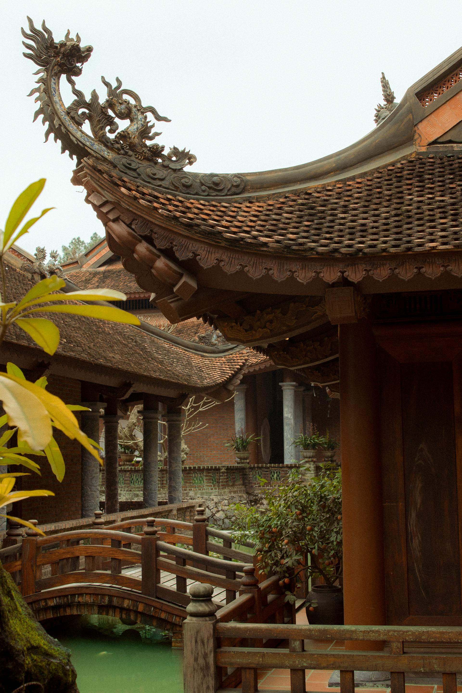 Địa Tạng Phi Lai Tự, chùa, pagoda, mái ngói, tiled roof, rồng, dragon,truyền thống, traditional, Việt Nam, Vietnam, điêu khắc, sculpture, cổ kính, ancient, cầu, bridge, ao, pond - HONG SON 1