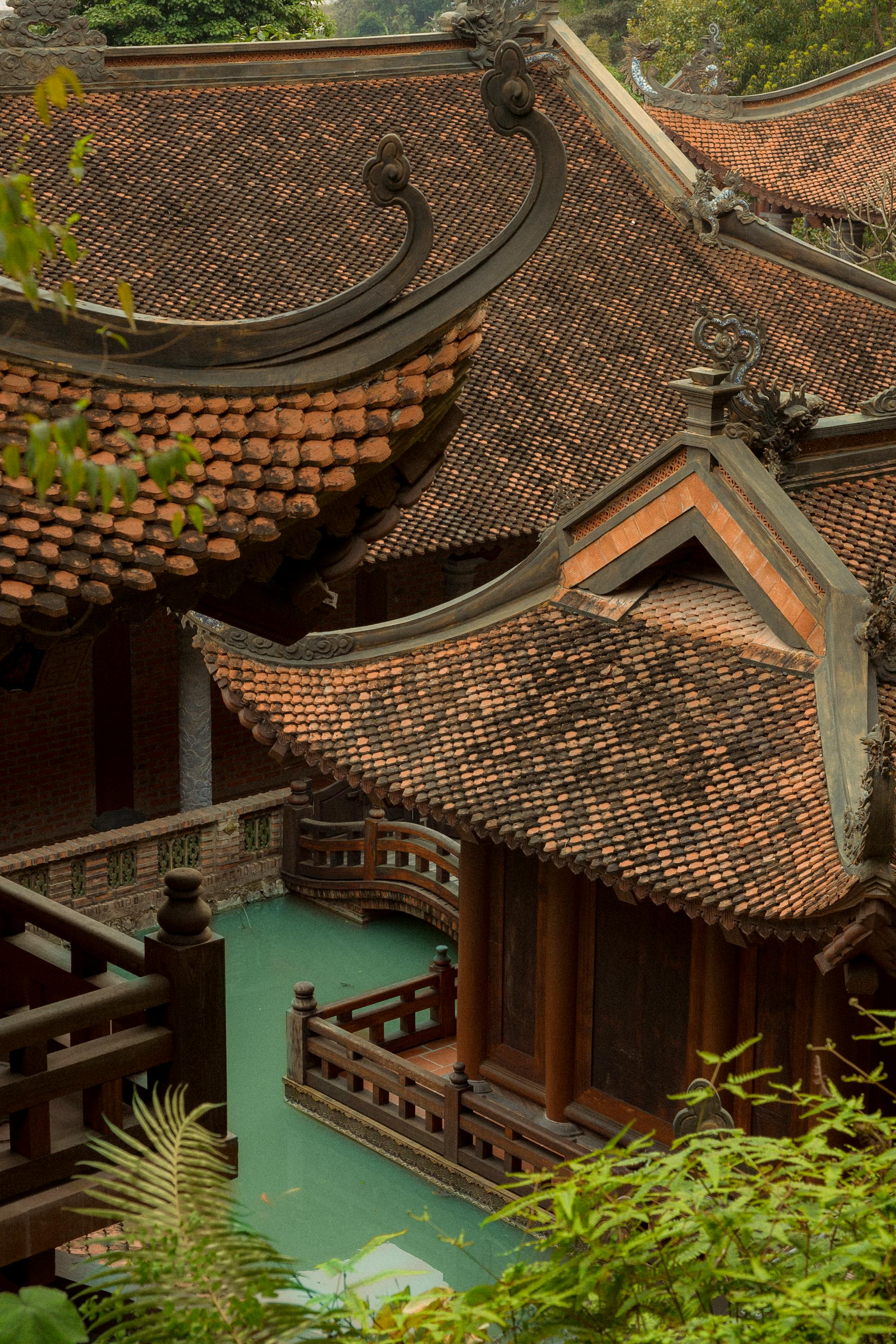 Địa Tạng Phi Lai Tự, chùa, pagoda, mái ngói, tiled roof, rồng, dragon,truyền thống, traditional, Việt Nam, Vietnam, điêu khắc, sculpture, cổ kính, ancient , ao, pond - HONG SON