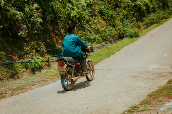 Xe máy, motorbike, đi xe máy, ride motorbike, đường dốc, uphill road, thiên nhiên, nature - HONG SON