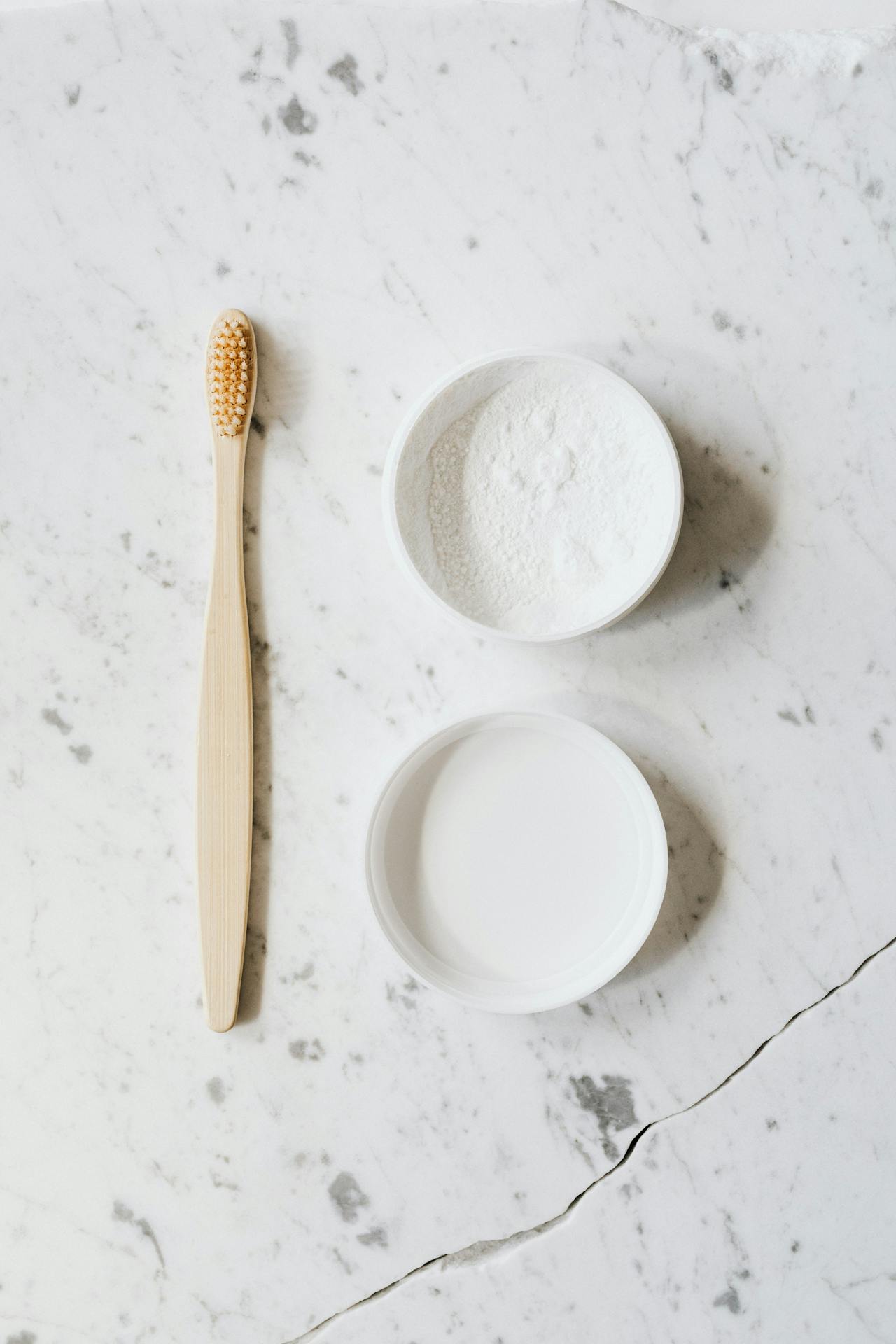 Bàn chải tre, bamboo toothbrush, eco friendly, thân thiện môi trường, baking soda, gỗ, wooden - Kaboompics.com 1