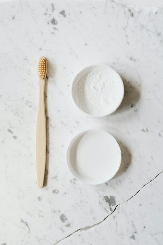 Bàn chải tre, bamboo toothbrush, eco friendly, thân thiện môi trường, baking soda, gỗ, wooden - Kaboompics.com 1