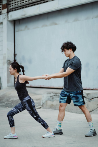 Thể dục, giãn cơ, stretching, gworkout, tập luyện, warmup, khởi động, exercise, bài tập, couple, cặp đôi, fitness, sức khỏe -  Ketut Subiyanto 3