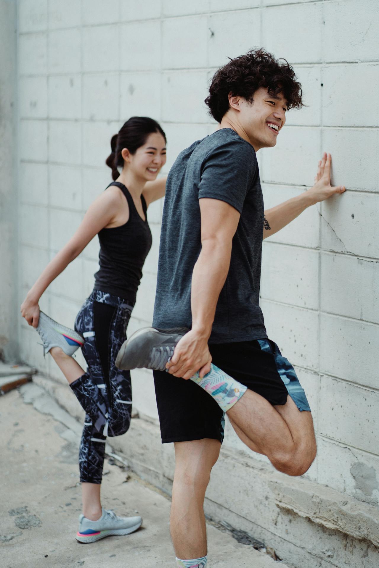 Thể dục, giãn cơ, stretching, gworkout, tập luyện, warmup, khởi động, exercise, bài tập, couple, cặp đôi, fitness, sức khỏe -  Ketut Subiyanto 9