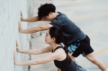 Thể dục, giãn cơ, stretching, gworkout, tập luyện, warmup, khởi động, exercise, bài tập, couple, cặp đôi, fitness, sức khỏe -  Ketut Subiyanto 13