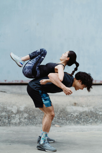Thể dục, giãn cơ, stretching, gworkout, tập luyện, warmup, khởi động, exercise, bài tập, couple, cặp đôi, fitness, sức khỏe -  Ketut Subiyanto
