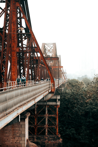 Cầu Long Biên, Long Bien Bridge, Hà Nội, Hanoi, xe đạp, bicycle, xe máy, motorbike, sương mù, foggy - Lộc Nguyễn