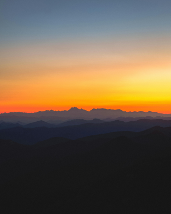 Sunset mountain, hoàng hôn, núi, layered hills, đồi chồng lớp, gradient, chuyển màu - Lukas Rodriguez