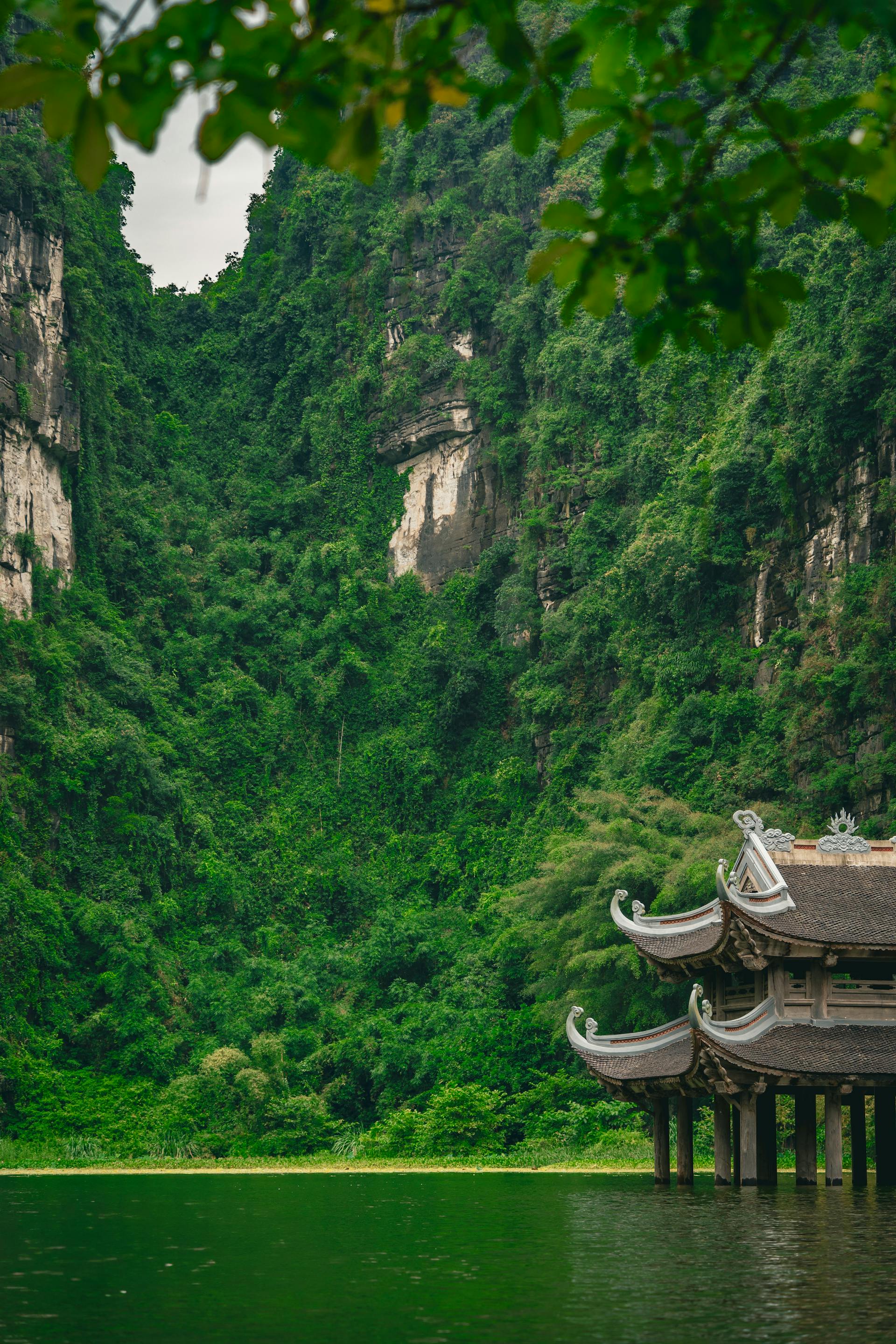 Tràng An, Trang An, Ninh Bình, thiên nhiên, nature, núi đá, rock mountain, sông, river - maxed. RAW