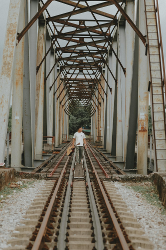 Cầu Long Biên, Long Bien Bridge, Hà Nội, Hanoi, người đàn ông, man, gỉ sét, rusty - Nguyen Hung 1