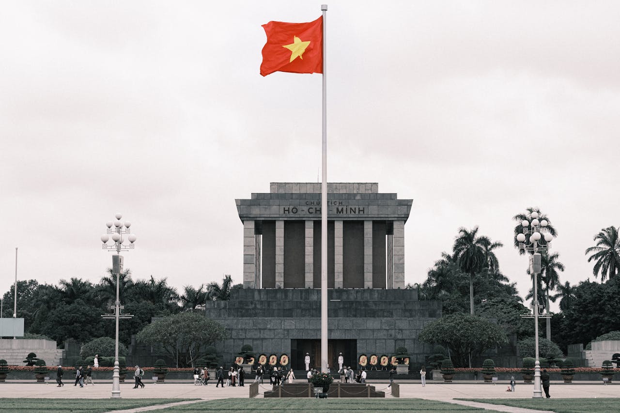 Lăng bác, mausoleum, quốc kỳ, vietnam, flag, hà nội, hanoi, quảng trường, square, di tích, heritage- Nguyễn Minh Thắng