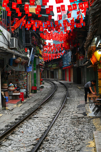 Lá cờ Việt nam, flag, Hà Nội, khung cảnh Việt, đường ray xe lửa, lễ hội, Việt Nam, railway, festival - Nguyenngoctien