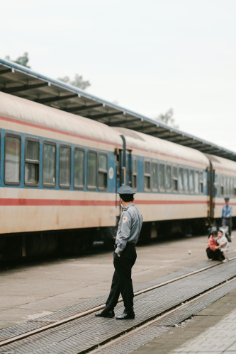 Tàu hỏa, train, Vietnam, đường ray, railway, ga xe lửa, train station, hành khách, passenger, nhân viên, staff - Pew Nguyen 3