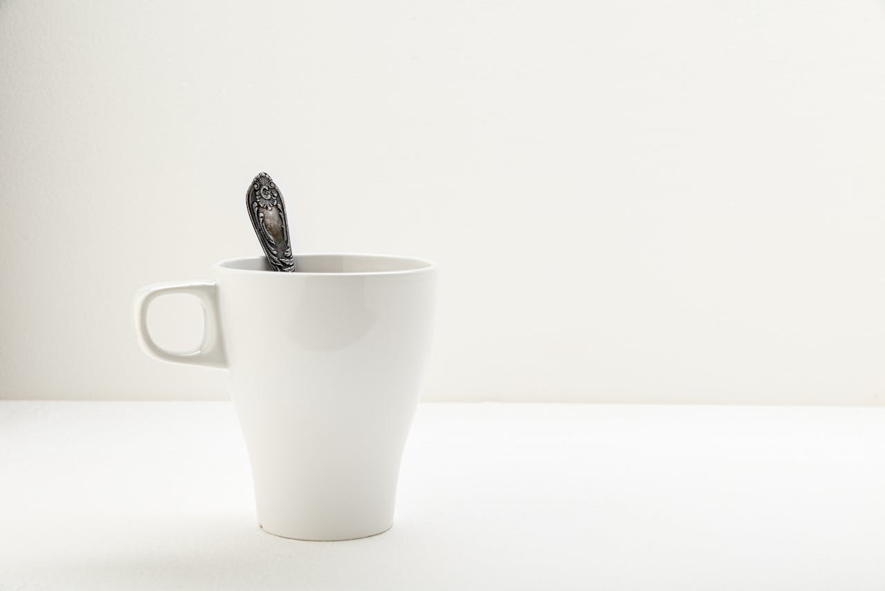 Cốc sứ, ceramic mug, white, trắng, minimalism, tối giản -  Evgeniy Alekseyev
