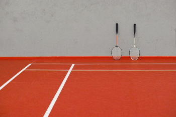 Cầu lông, badmintone, vợt cầu lông, badminton racket, shuttlecock, red court, sân đỏ, white line, đường trắng, sport, thể thao  - SHVETS production