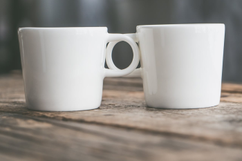 Cốc sứ, ceramic mug, hai ly, white, trắng, minimalism, tối giản - Jessica Lewis