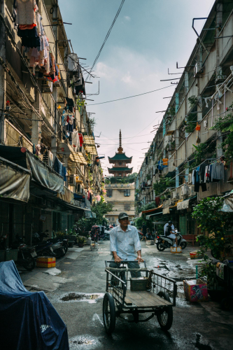 Xe thồ, pushcart, Việt Nam, Vietnam, đường phố, street, nhà, house, dây điện, power lines - Thien Phuoc Phuong