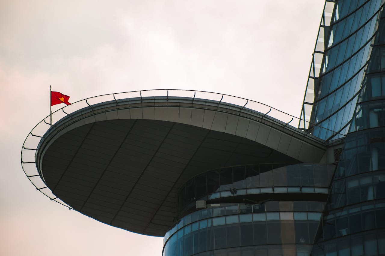 Bitexco, tòa nhà, building, quốc kỳ, Việt Nam - Tuan Vy 1