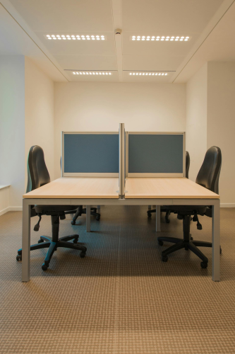 Văn phòng, office, bàn làm việc, phòng làm việc, bàn, desk, tài liệu, folder, laptop, máy tính 12