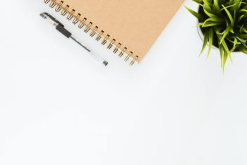 Văn phòng, office, bàn làm việc, phòng làm việc, bàn, desk, tài liệu, folder, laptop, máy tính - Tirachard Kumtanom