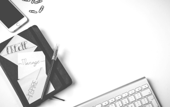 Văn phòng, office, bàn làm việc, phòng làm việc, bàn, desk, tài liệu, folder, laptop, máy tính - Ylanite Koppens