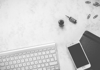 Văn phòng, office, bàn làm việc, phòng làm việc, bàn, desk, tài liệu, folder, laptop, máy tính - Ylanite Koppens 1