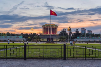 Lăng bác, mausoleum, quốc kỳ, vietnam, flag, hà nội, hanoi, quảng trường, square, di tích, heritage- anhbk2020
